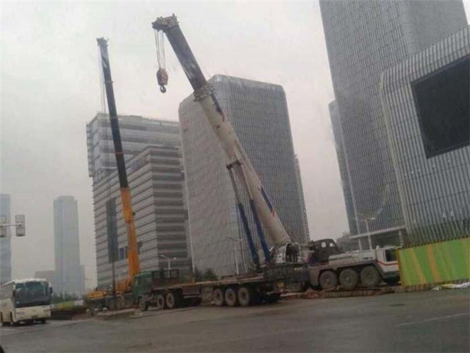 阿克苏市“自动找平”—— 吊车的 “平地神器” 技术